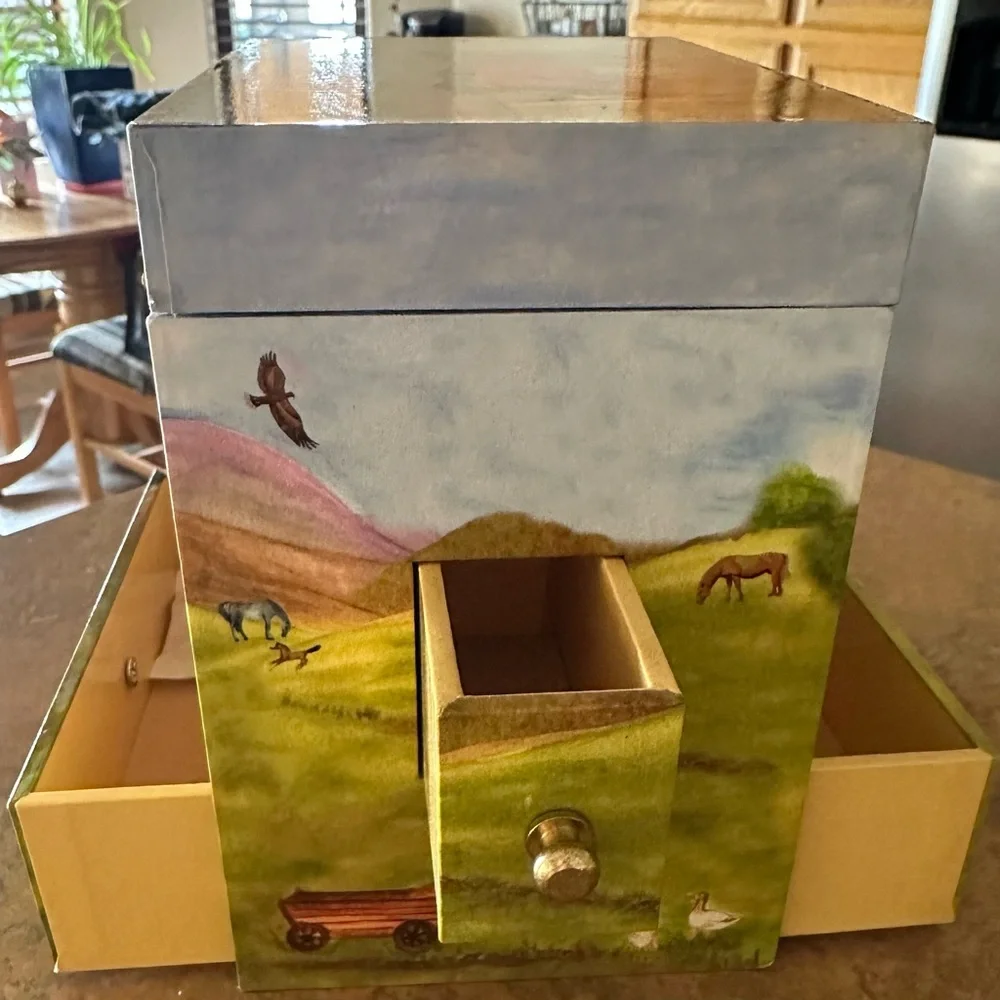 Horse Jewelry Box with Mirror - Picture 5 of 11